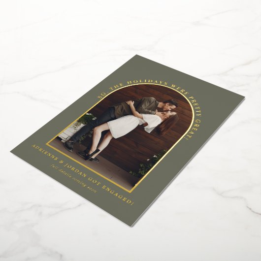 Sage Green Gold Arch Photo Verloving Folie Uitnodiging (Gedraaid)
