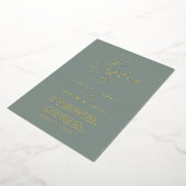 Sage Green Gold Foil Monogram Minimalist Weddensch Folie Uitnodiging (Gedraaid)