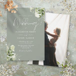 Sage Green Greenery leest Elegant Photo Wedding Kaart<br><div class="desc">Deze elegante botanische groenery verlaat de trouwuitnodiging kan gepersonaliseerd worden met je informatie in de chemische typografie met je speciale foto op de achterkant. Ontworpen door: Thisnotme©</div>