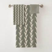 Sage Green Jagged Stripes Bad Handdoek (Insitu)