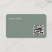 Sage Green Japandi Minimal QR Code Designer Studio Visitekaartje (Achterkant)