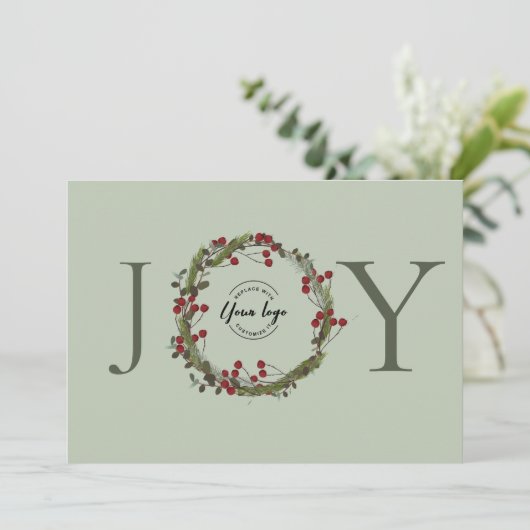 Sage Green JOY Kerstkrans Logo gepersonaliseerd Feestdagenkaart (Staand voorkant)