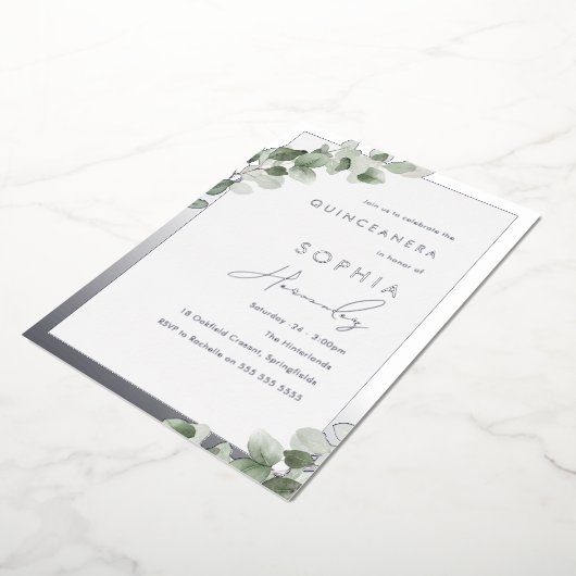 Sage Green Leaf & Silver Elegant Quinceanera Party Folie Uitnodiging (Gedraaid)