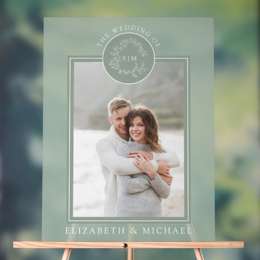 Sage Green Leafy Crest Monogram Foto Weddenschap Acryl Bord (Neutraal)