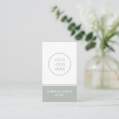 Sage Green Logo Scannable QR Code Visitekaartje (Staand voorkant)