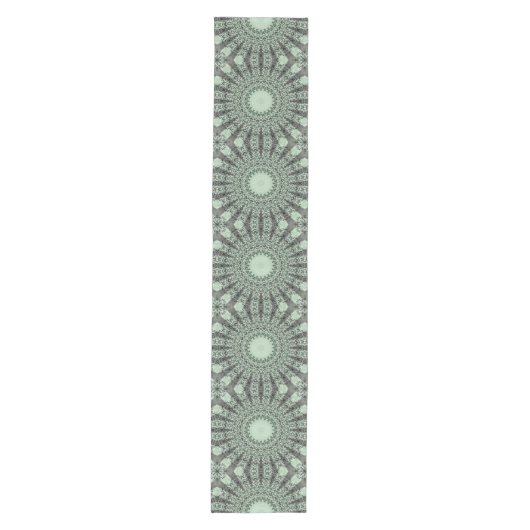 Sage Green Mandala met blad-geïnspireerd patroon Medium Tafelloper (Voorkant)