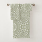 Sage Green Mandala Pattern Bad Handdoek (Insitu)