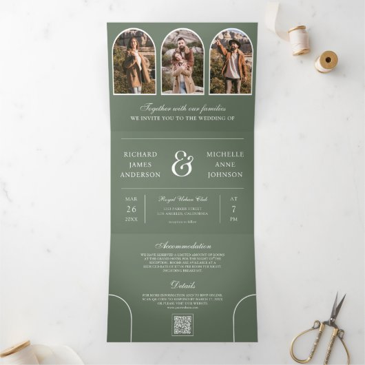Sage Green Minimal Arch Photo QR code Wedding Drieluik Uitnodiging (Binnen)