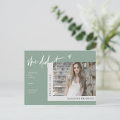 Sage Green Minimalist Foto: ze deed het Afstuderen Briefkaart (Staand voorkant)