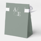 Sage Green Minimalist Monogram Weddenschap Bedankdoosjes (Achterkant)
