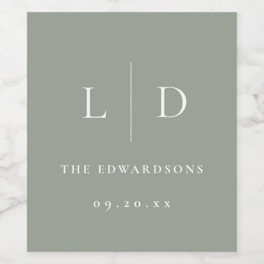 Sage Green Minimalist Monogram Weddenschap Wijn Etiket (Enkel label)