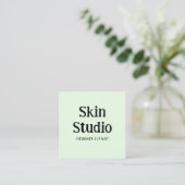 Sage Green Minimalist Skin Studio Qr Code Vierkante Visitekaartje (Staand voorkant)