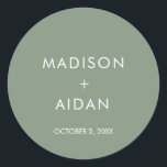 Sage Green Minimalist Wedding Favors Ronde Sticker<br><div class="desc">Sage Green Minimalist Wedding Favors Classic Round Sticker. Deze stickers zijn perfect om de gunsten of enig ander deel van je bruiloft aan te vullen.</div>