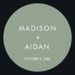Sage Green Minimalist Wedding Favors Ronde Sticker<br><div class="desc">Sage Green Minimalist Wedding Favors Classic Round Sticker. Deze stickers zijn perfect om de gunsten of enig ander deel van je bruiloft aan te vullen.</div>