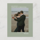 Sage Green Minimalist Weduwfoto Save the Date Aankondigingskaart (Voorkant)