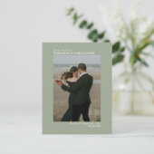 Sage Green Minimalist Weduwfoto Save the Date Aankondigingskaart (Staand voorkant)