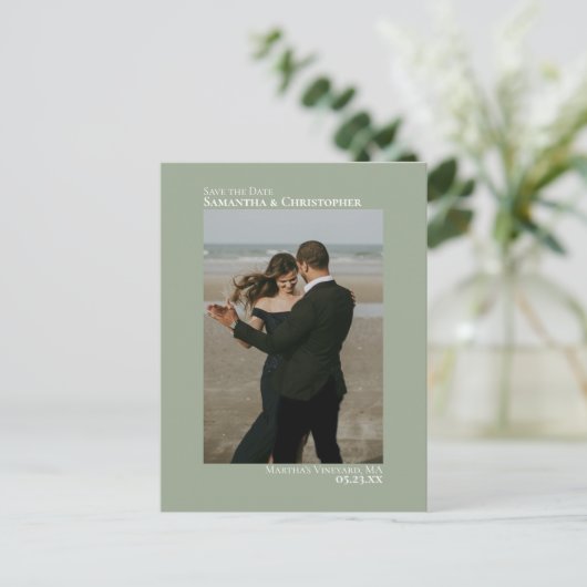 Sage Green Minimalist Weduwfoto Save the Date Aankondigingskaart (Staand voorkant)