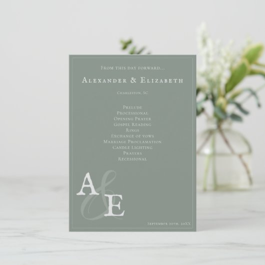 Sage Green Minimalistisch Monogram Trouwprogramma (Staand voorkant)