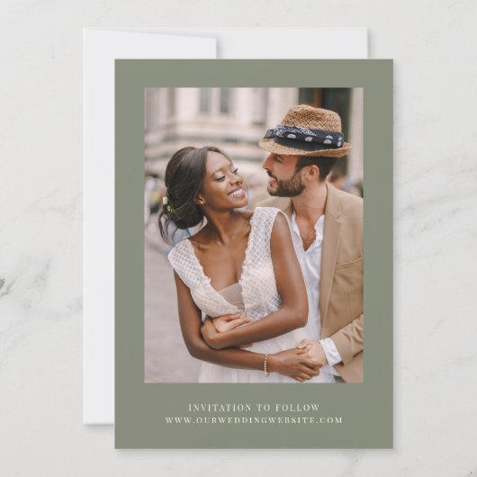 Sage Green Modern Calligraphy Wedding Photo Save The Date (Achterkant)