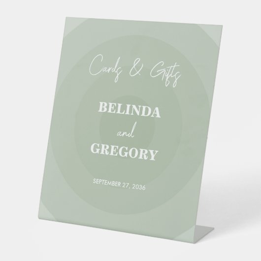 Sage Green Modern Monogram Weddenschappen Reclamebord Met Voetstuk (Voorkant)