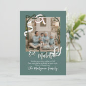 Sage Green Modern Ribbon Family Photo Eid Mubarak Feestdagenkaart (Staand voorkant)
