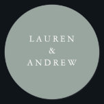 Sage Green Modern Wedding Envelope Seals Ronde Sticker<br><div class="desc">Deze trouwenvelopverzegeling/sticker heeft een minimalistische achtergrond met witte tekst. Volledig aanpasbaar met uw namen en achtergrondkleur. Voor meer gedetailleerde aanpassing,  klik de "Klik om verder"verbinding aan te passen. Overeenkomende trouwsuite items zijn ook beschikbaar in dit collectie.</div>