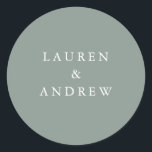 Sage Green Modern Wedding Envelope Seals Ronde Sticker<br><div class="desc">Deze trouwenvelopverzegeling/sticker heeft een minimalistische achtergrond met witte tekst. Volledig aanpasbaar met uw namen en achtergrondkleur. Voor meer gedetailleerde aanpassing,  klik de "Klik om verder"verbinding aan te passen. Overeenkomende trouwsuite items zijn ook beschikbaar in dit collectie.</div>