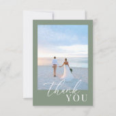 Sage Green Moderne Elegante Trouwfoto Dank u Bedankkaart (Voorkant)