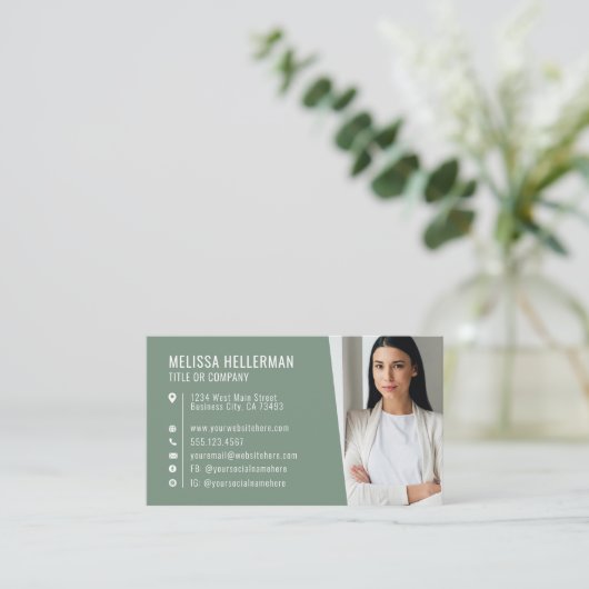 Sage Green Moderne Foto Logo Professioneel Visitekaartje (Staand voorkant)