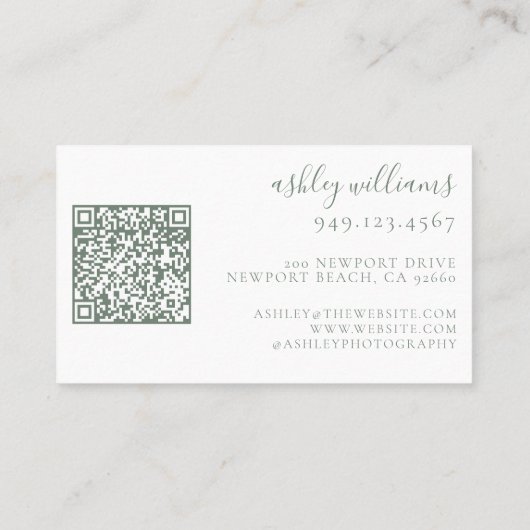 Sage Green Monogram Floral Crest QR-code Visitekaartje (Achterkant)
