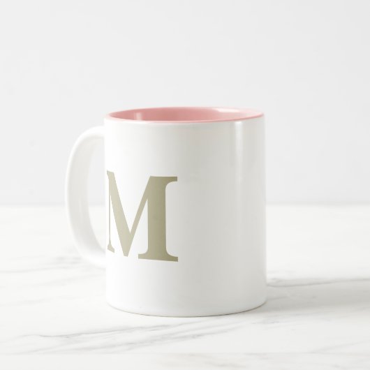 Sage Green Monogram Initiaal Brief Bruiloftsgesche Tweekleurige Koffiemok (Voorkant links)