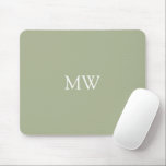 Sage Green Monogram Initialen minimalist Muismat<br><div class="desc">Deze prachtige mousepad bevat een minimalistisch sage-groen ontwerp met uw monogram-initialen of aangepaste tekst in wit.</div>