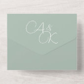 Sage Green Monogram Minimalistische QR-code RSVP All In One Uitnodiging (Achterkant)