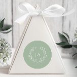 Sage Green Monogram Wedding Ronde Sticker<br><div class="desc">Sluit uw uitnodigingen af en spreek dankbaarheid uit met onze Sage Green Monogram Wedding Stickers. Deze stickers zijn ideaal voor envelopzegels of gunstetiketten en hebben het monogram en de klassieke elegantie en voegen een finale vleugje verfijning toe aan uw huwelijksbriefpapier.</div>