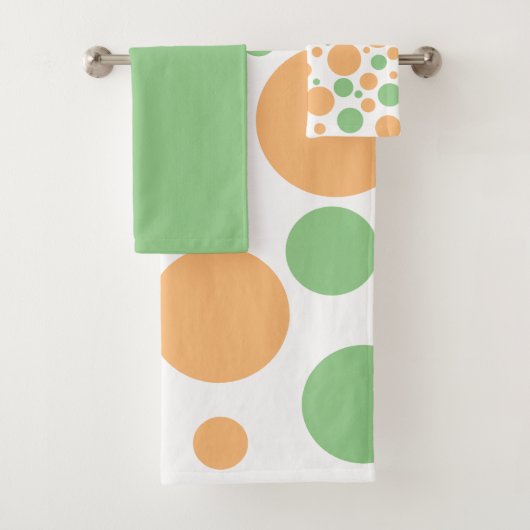 Sage Green Oranje geometrische polka punten Bad Handdoek (Insitu)