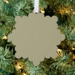Sage Green Ornament Kaart<br><div class="desc">Salie groen is een aardse, gedempte schaduw van grijsgroen, genoemd naar de zilverachtige, stoffige bladeren van het salie plant. Het is een kalmerende, rustige kleur die gevoelens van natuur, wijsheid en balans oproept. De veelzijdigheid en rustgevende kwaliteiten van Sage Green maken het populair in interieurontwerp, mode en branding voor het...</div>