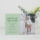 Sage Green Party in My Wieg 1st Birthday Party Kaart (Staand voorkant)
