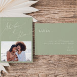 Sage Green Photo Matron of Honor proposal Kaart<br><div class="desc">Maak kennis met onze verbluffende groene foto-matron van eer-voorstelkaart, perfect voor uw eenvoudige moderne boho-lentedag. Ons elegante ontwerp omvat een levendig helder, pastelkleurpalet met een chic calligraphy script. Of u nu de voorkeur geeft aan een minimalistische of klassieke stijl, ons unieke bewerkbare product biedt luxe en elegantie, ideaal voor het...</div>
