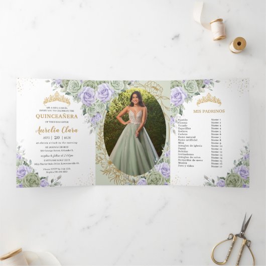 Sage Green Purple Roses Floral Quinceañera Photos Drieluik Uitnodiging (Binnen)