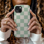 Sage Green Retro Check iPhone 15 Case<br><div class="desc">Trendy boho dambord print telefoonhoes in salie groene en gebroken witte kleuren. Gebruik de ontwerpgereedschappen om je eigen monogram,  naam of andere tekst toe te voegen,  of verander de achtergrondkleur in creëer een unieke apparaatcover.</div>