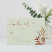 Sage green rust foliage boho floral wedding RSVP kaartje (Staand voorkant)