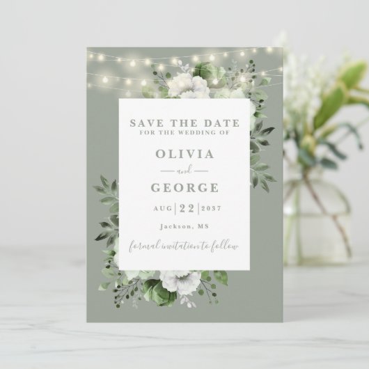 Sage Green Rustic String Lights Bloemen Huwelijk Save The Date (Staand voorkant)
