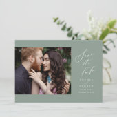 Sage Green Script eenvoudige foto sla de datum op Save The Date (Staand voorkant)
