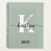 Sage Green Script Monogram Planner (Voorkant)