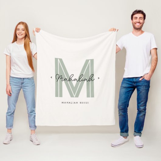 Sage Green Script Naam Monogram Fleece Deken (In situ)