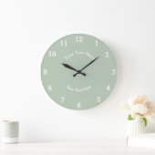 Sage Green Simple Modern Elegant Grote Klok (Huis)