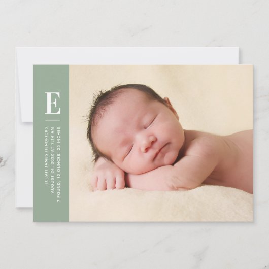 Sage Green Simple Monogram New Baby Photo Birth Aankondiging (Voorkant)