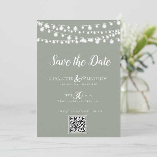 Sage Green String Lights Modern Script Bewaar de Save The Date (Staand voorkant)