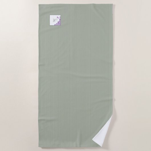 Sage Green Stripe Paars Floral Script Monogram Strandlaken (Voorkant)