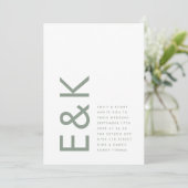 Sage Green Ultra Modern Monogram Weddenschap Kaart (Staand voorkant)